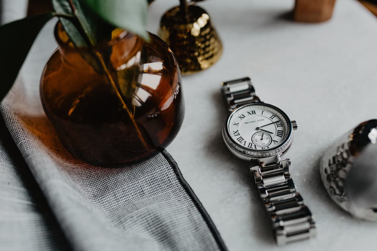 hvordan velge rett klokke: klokke med sølvarmbånd