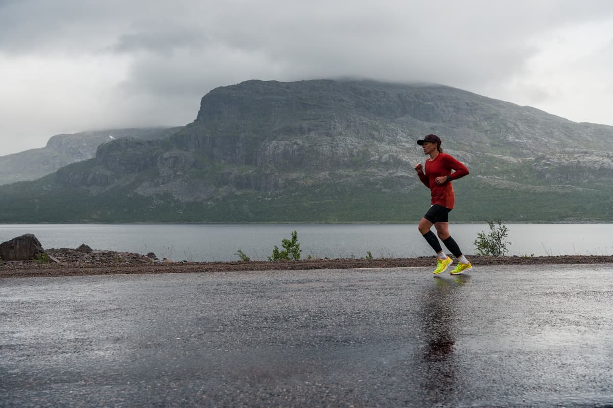 hvordan velge riktige asfaltsko: kvinne løper