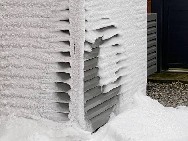 varmepumpe varmer ikke: snødekt varmepumpe