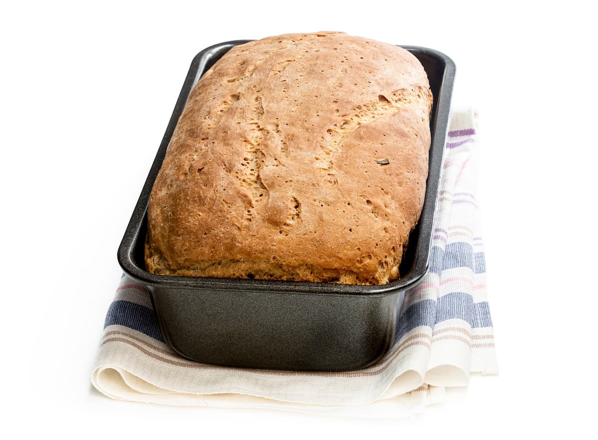 Hvordan påvirker størrelsen og formen på brødformen resultatet?