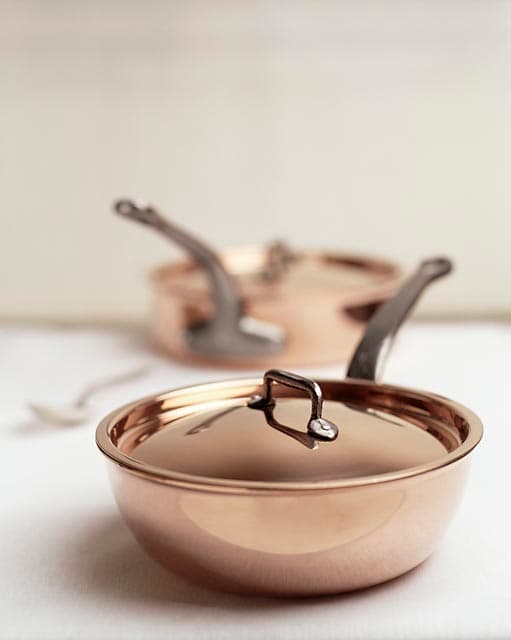 Hvordan bruke en kobber stekepanne effektivt?