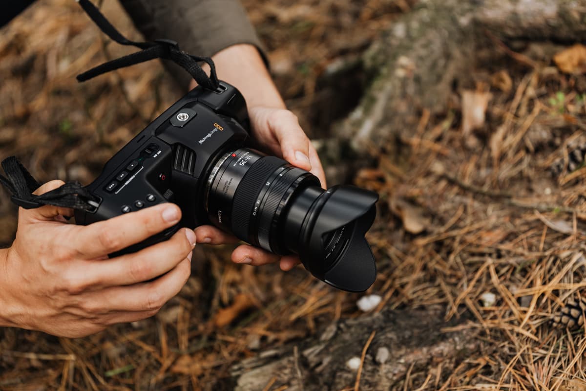 hvordan velge kamera: kamera i hånden
