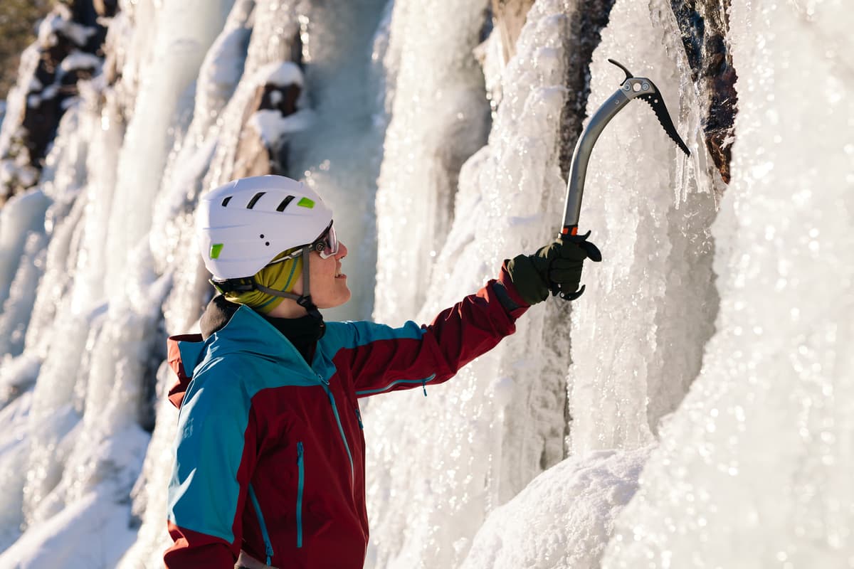 hvordan velge isøks: kvinne holder en isøks