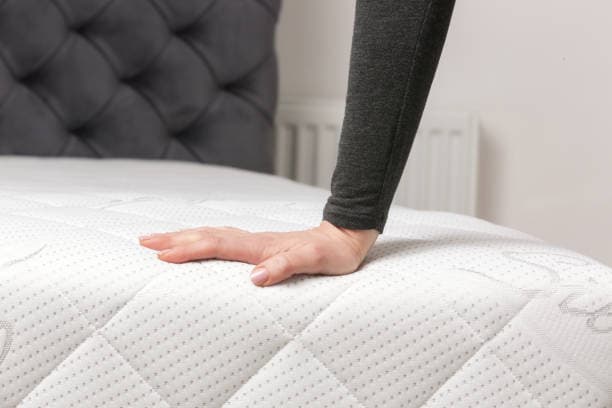 hvordan velge riktig madrass: madrassens tykkelse og hardhet