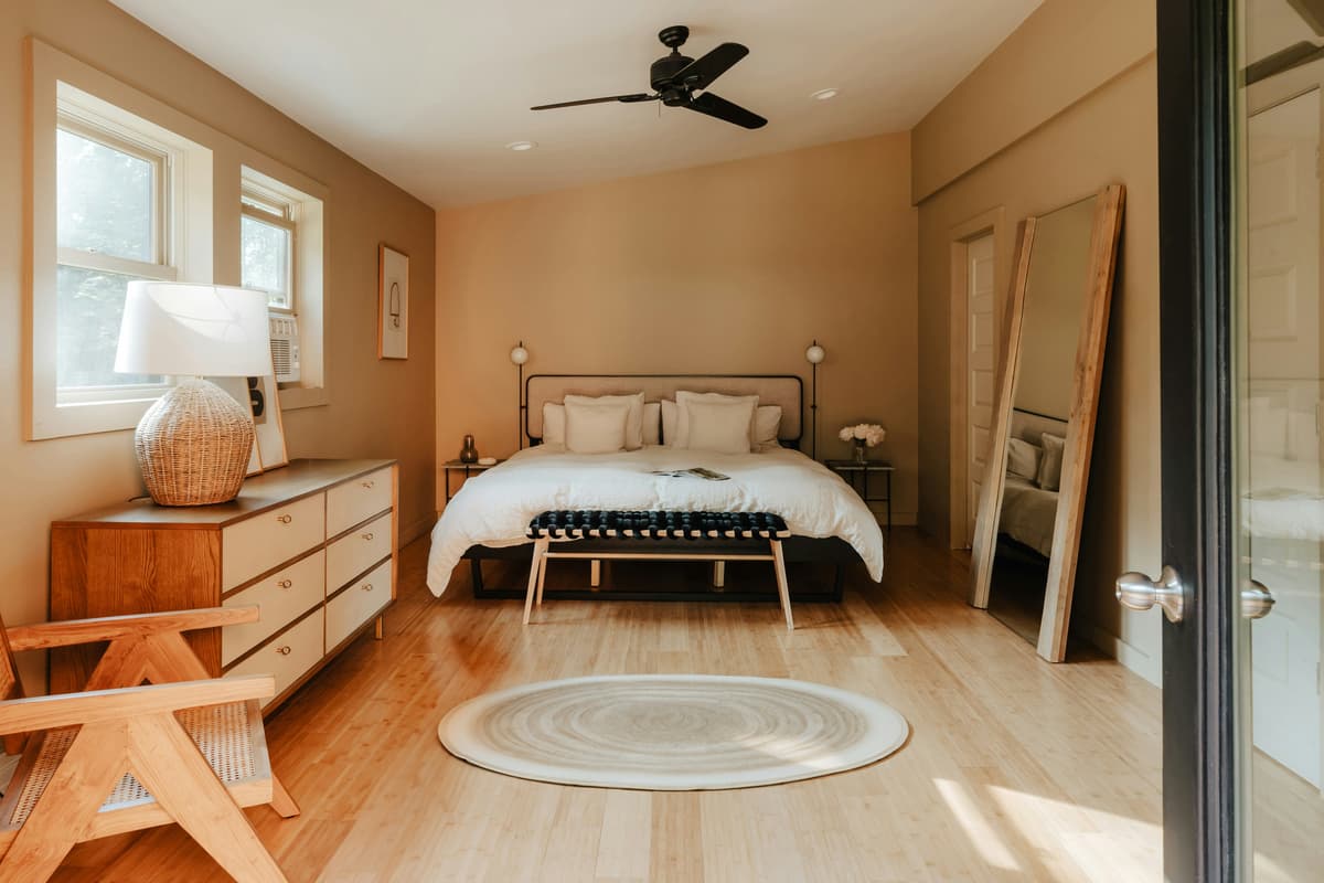 laminatgulv hvordan velge: paneler på soverommet