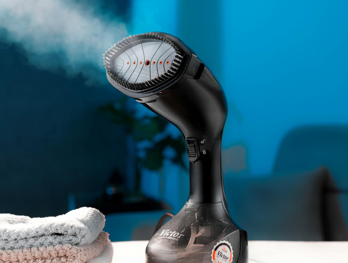 tøydamper: steamer på bordet