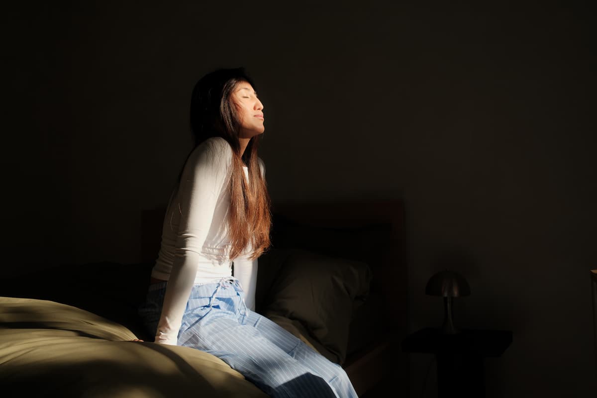 hvordan velge riktig madrass: uthvilt kvinne